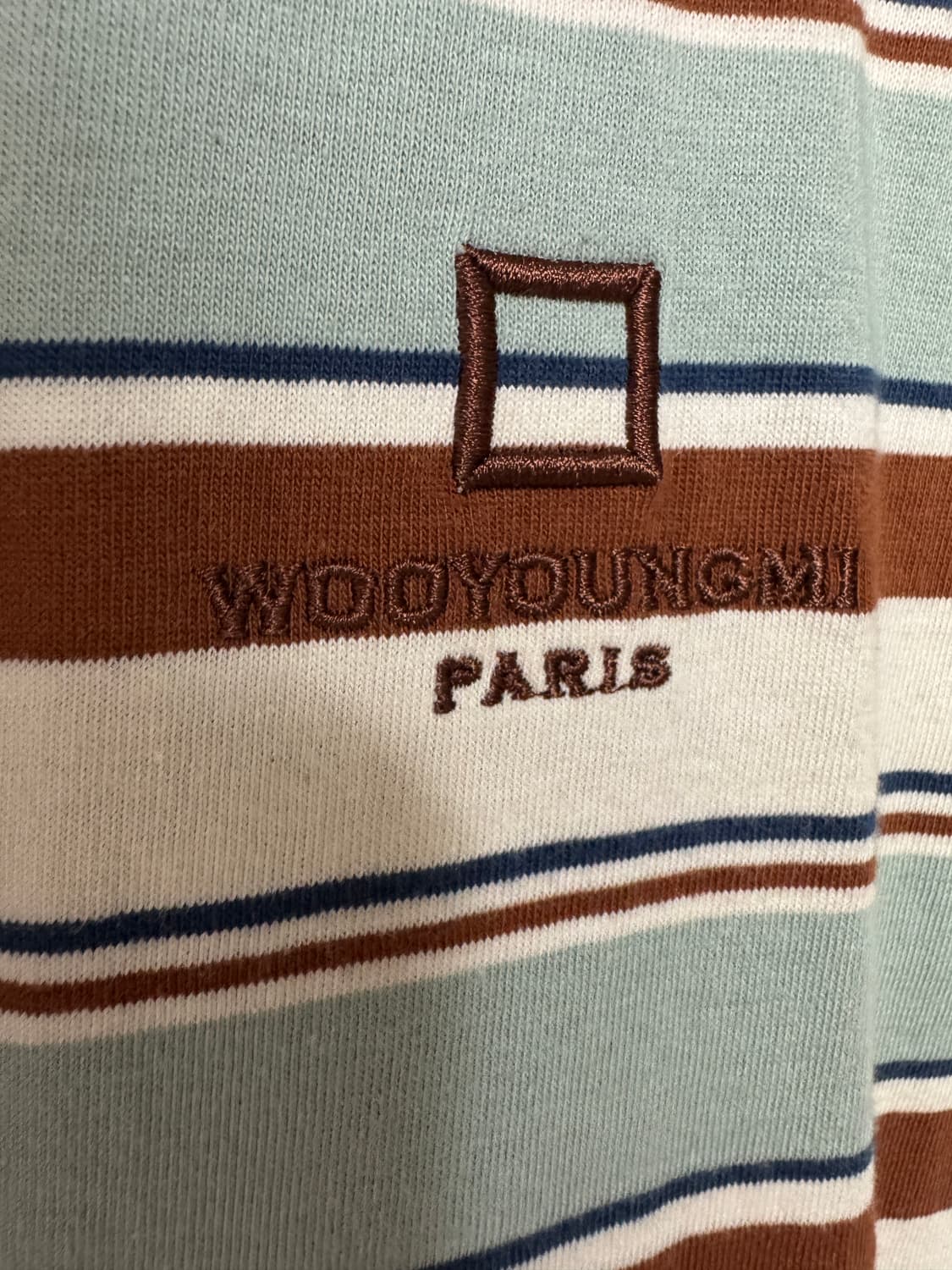 우영미 25ss 오버핏  자수로고 스트라이프 반팔티 48사이즈 판매 상품이미지2