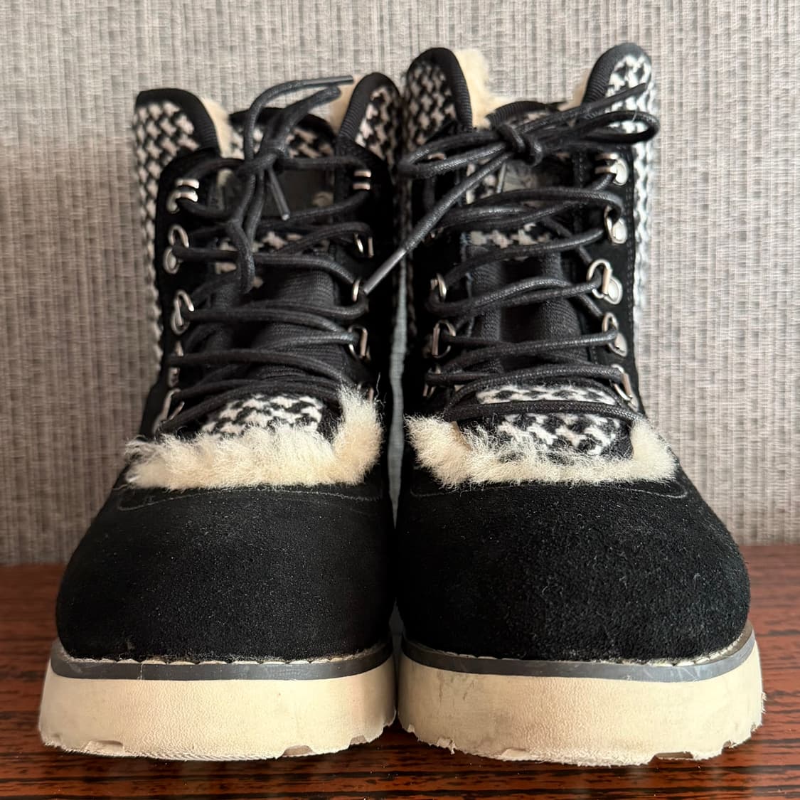 베어파우 BEARPAW 블랙 스웨이드 하운드투스 체크 퍼 방한 부츠 워커 상품이미지2