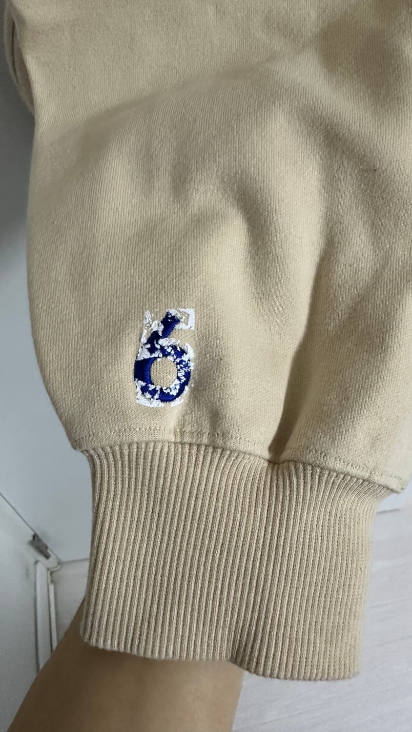 아더에러 6주년 모크넥 맨투맨 상품이미지3