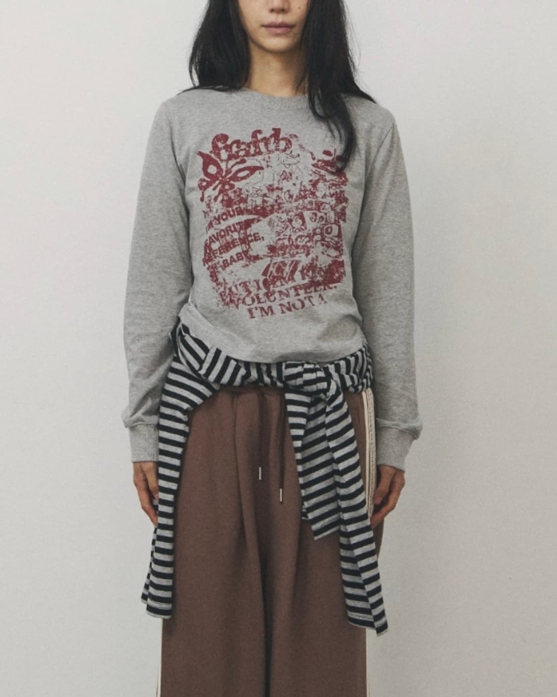 frafrb 프라프랍 프린팅 회색 그레이 버건디 배색 크롭 긴팔 티셔츠 상품이미지2