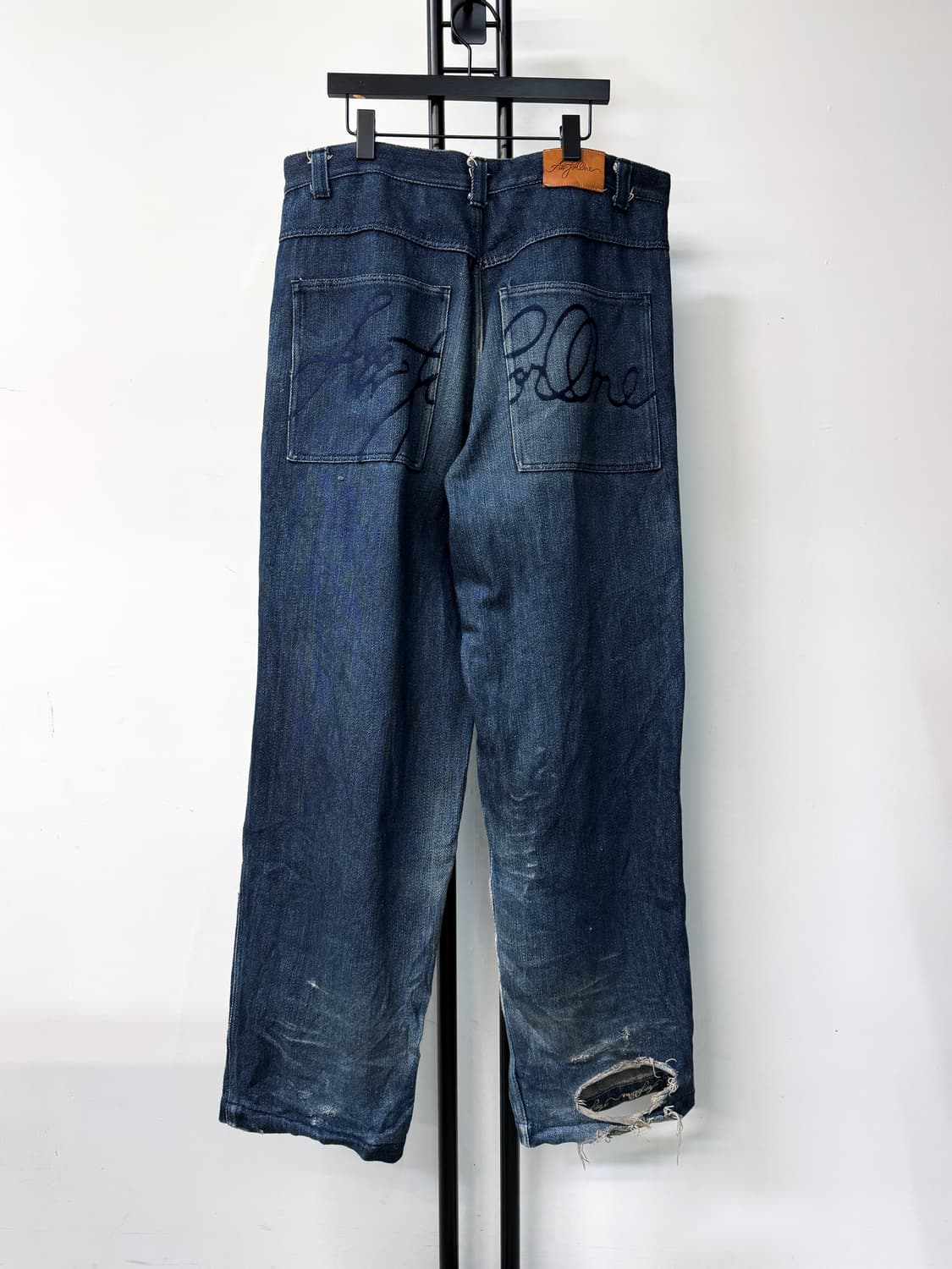 올포원 백 레터링 로고 하드 데님 팬츠 상품이미지1