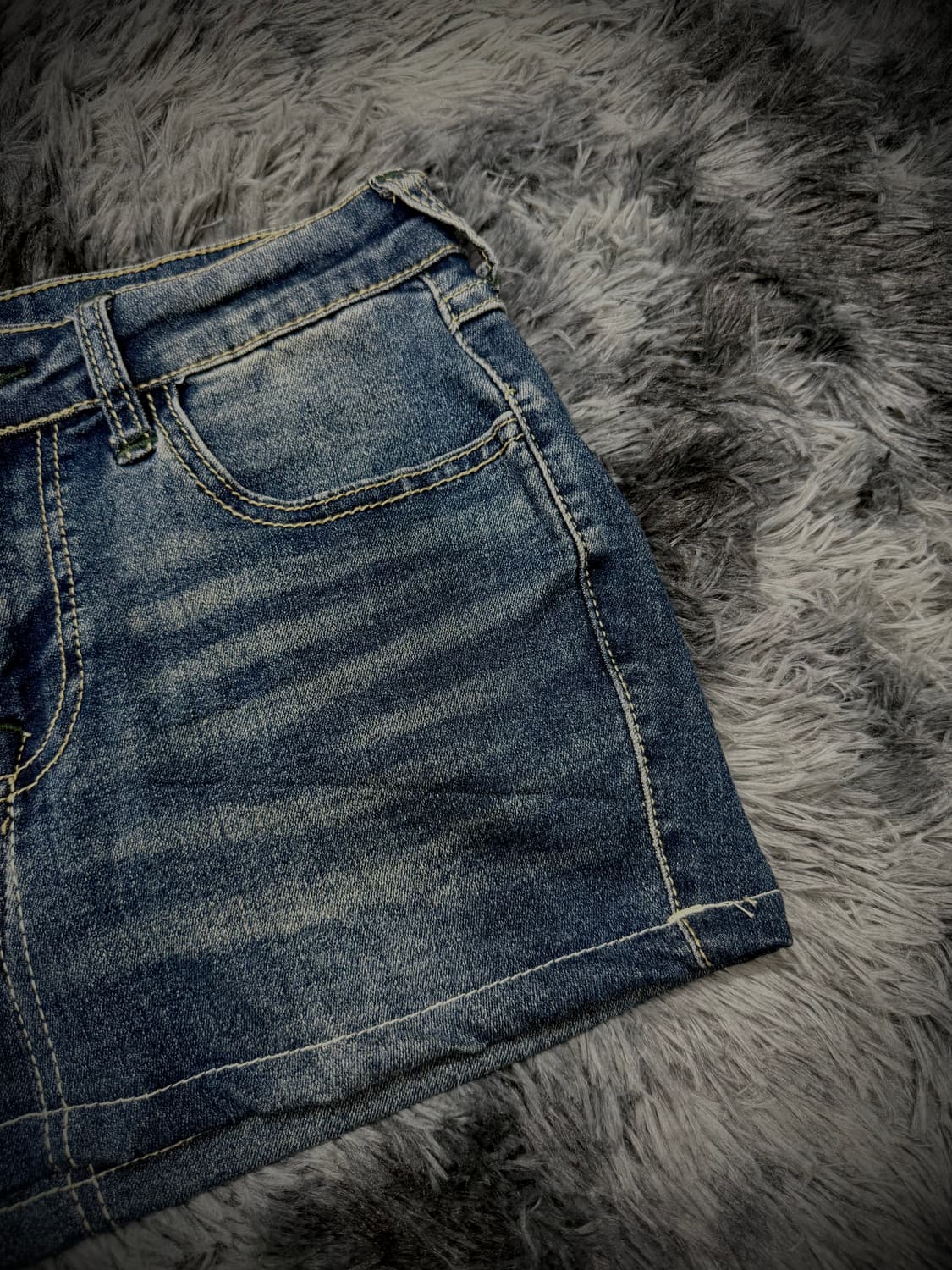 True Religion 금장 단추 워싱 데님 스커트 상품이미지5