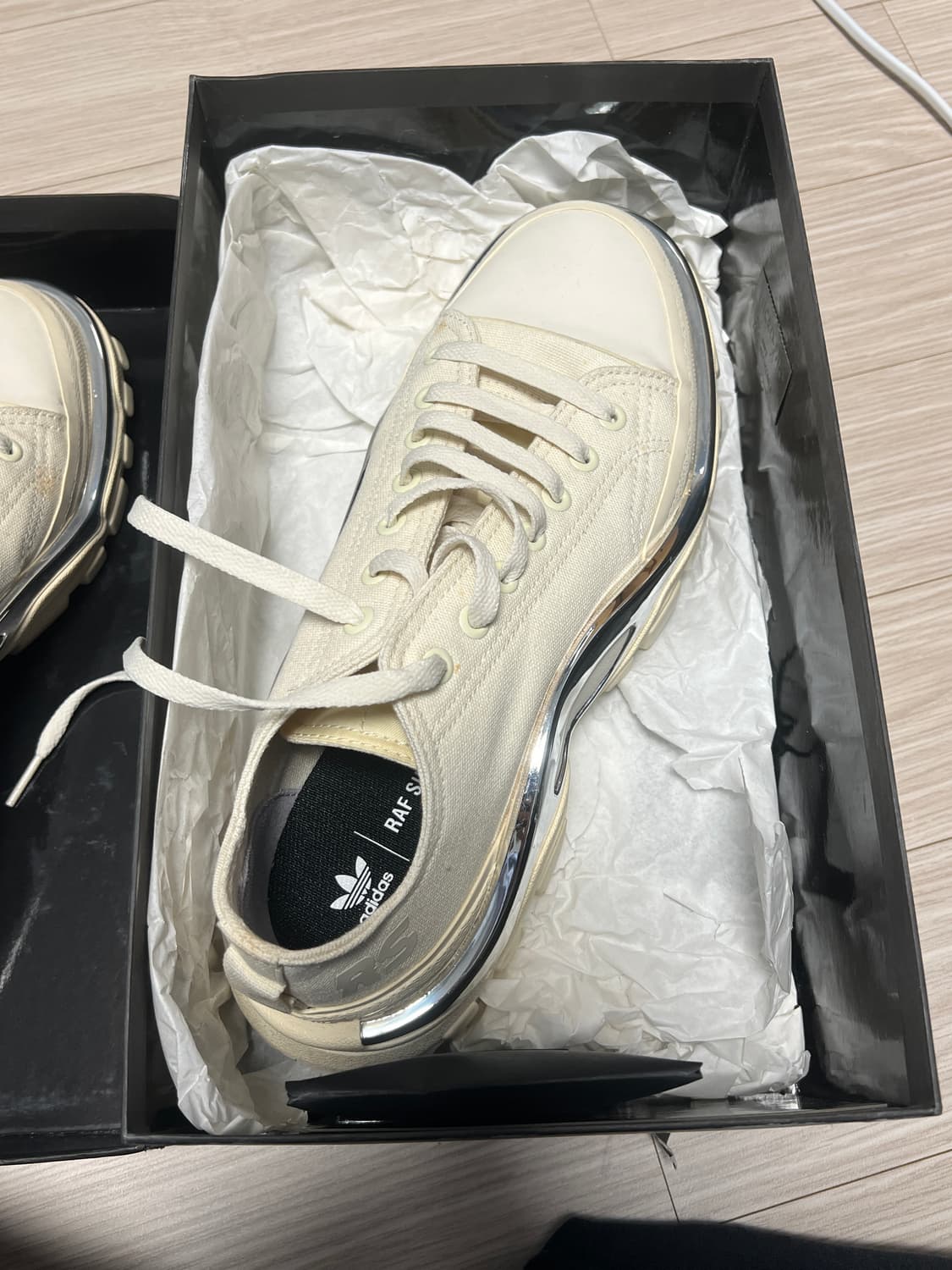 라프시몬스아디다스 뉴러너 상품이미지5