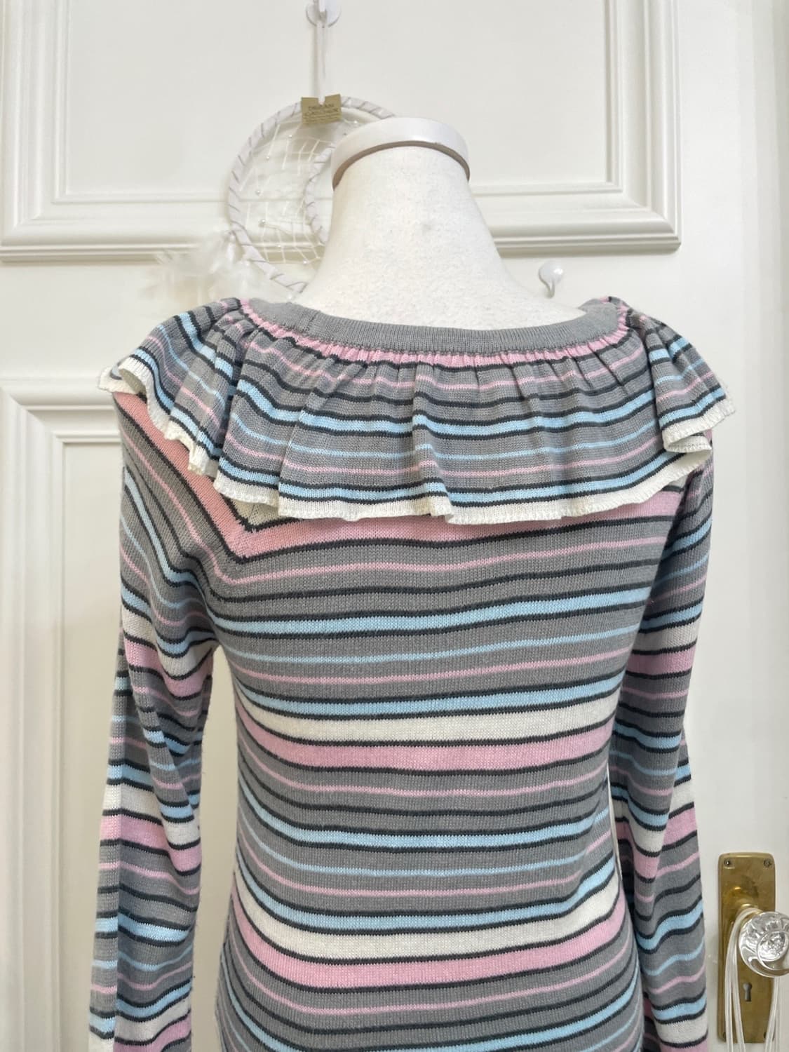 gray rainbow stripe ruffle knit top 상품이미지4