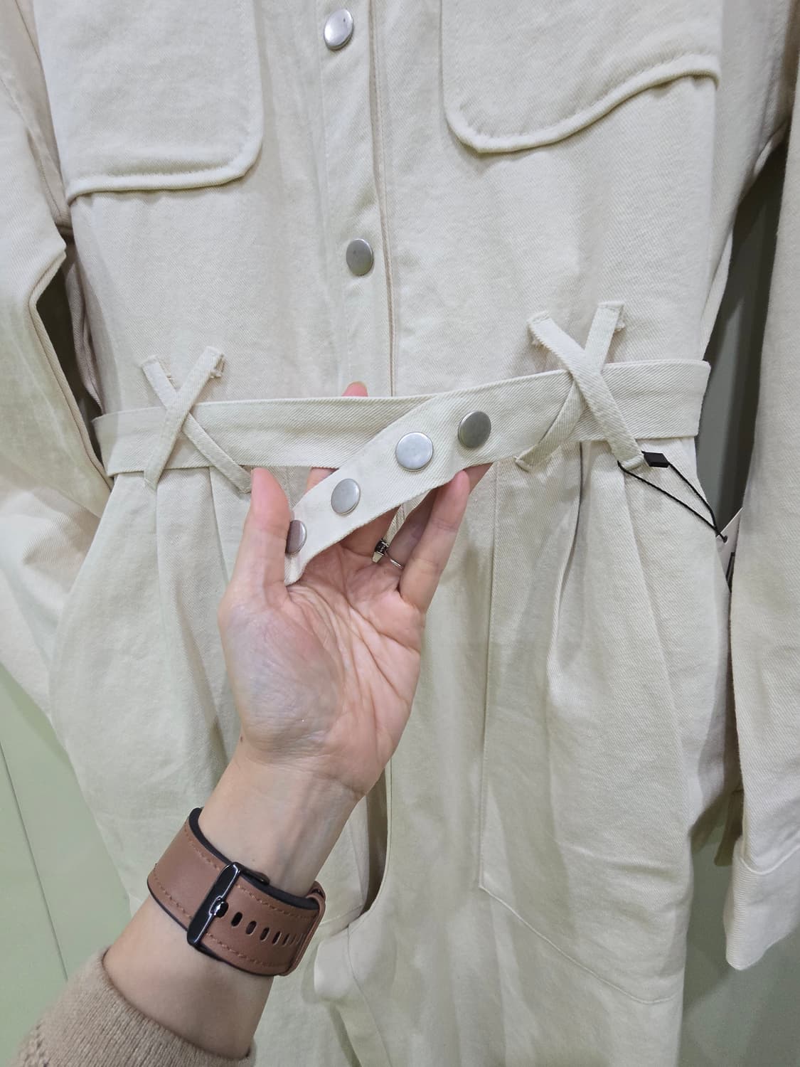 앤아더스토리즈 아이보리 점프수트 상품이미지3