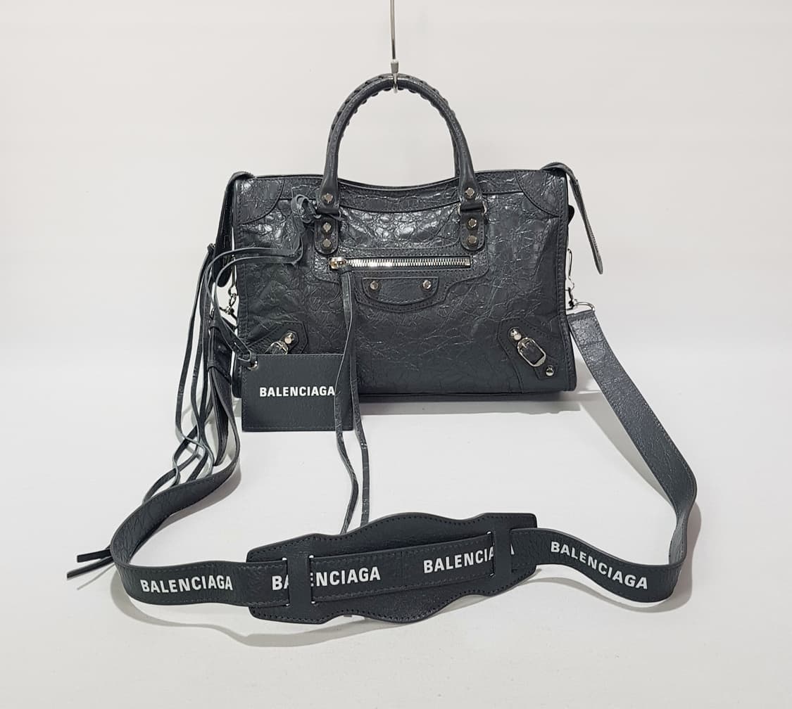 발렌시아가 클래식 모터백 스몰 로고스트랩 431621 상품이미지1