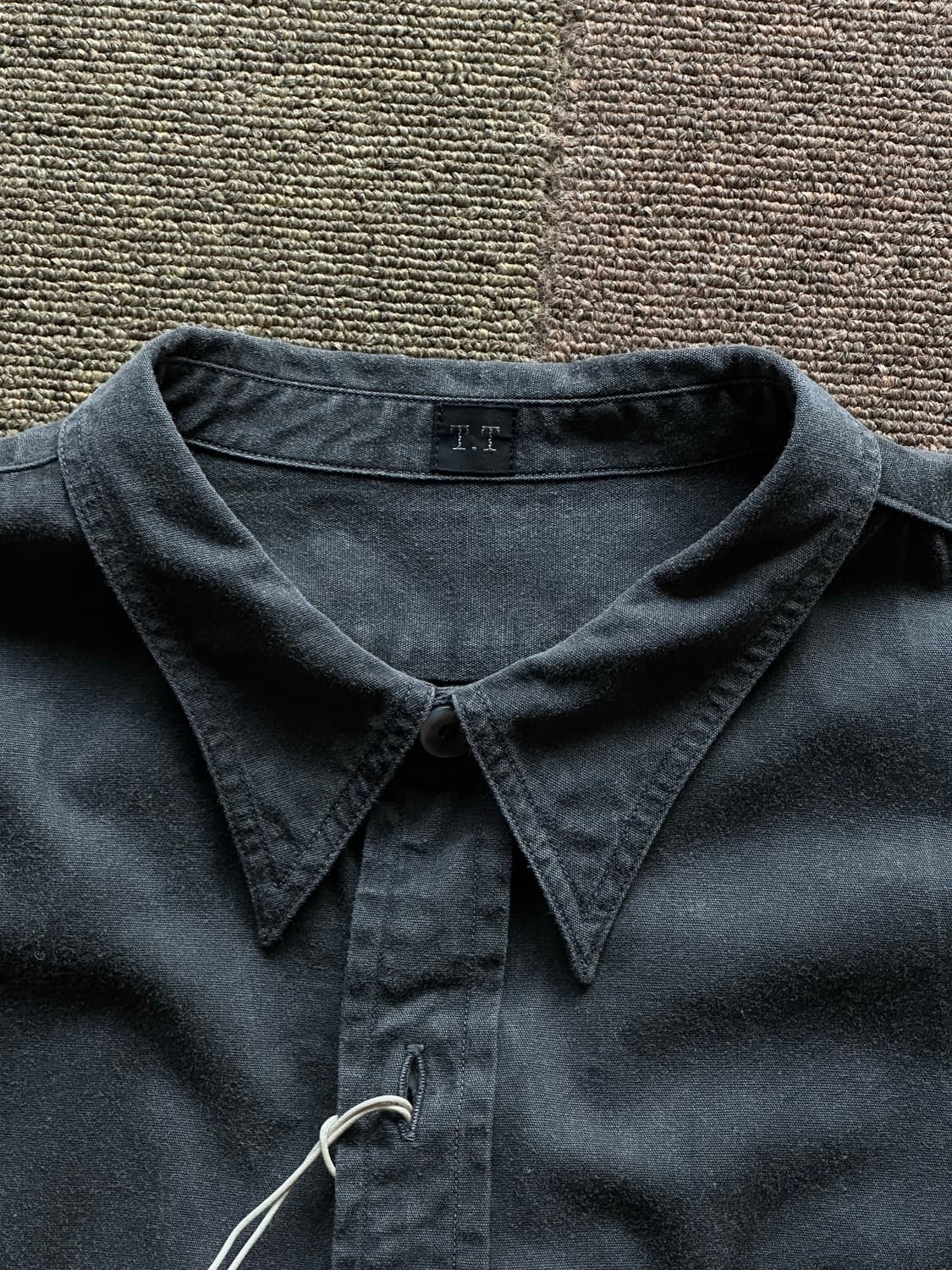 [15] 타이가타카하시 내로우카라 셔츠 수미 다이드 블랙 상품이미지5