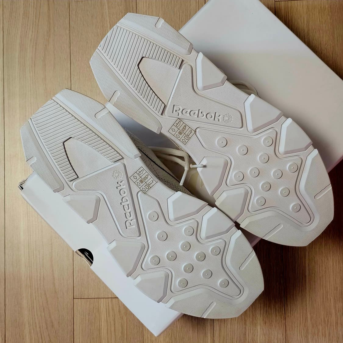 265 새제품) 리복 LTD 클래식 크랙 레더 화이트 남자 신발 운동화 상품이미지6