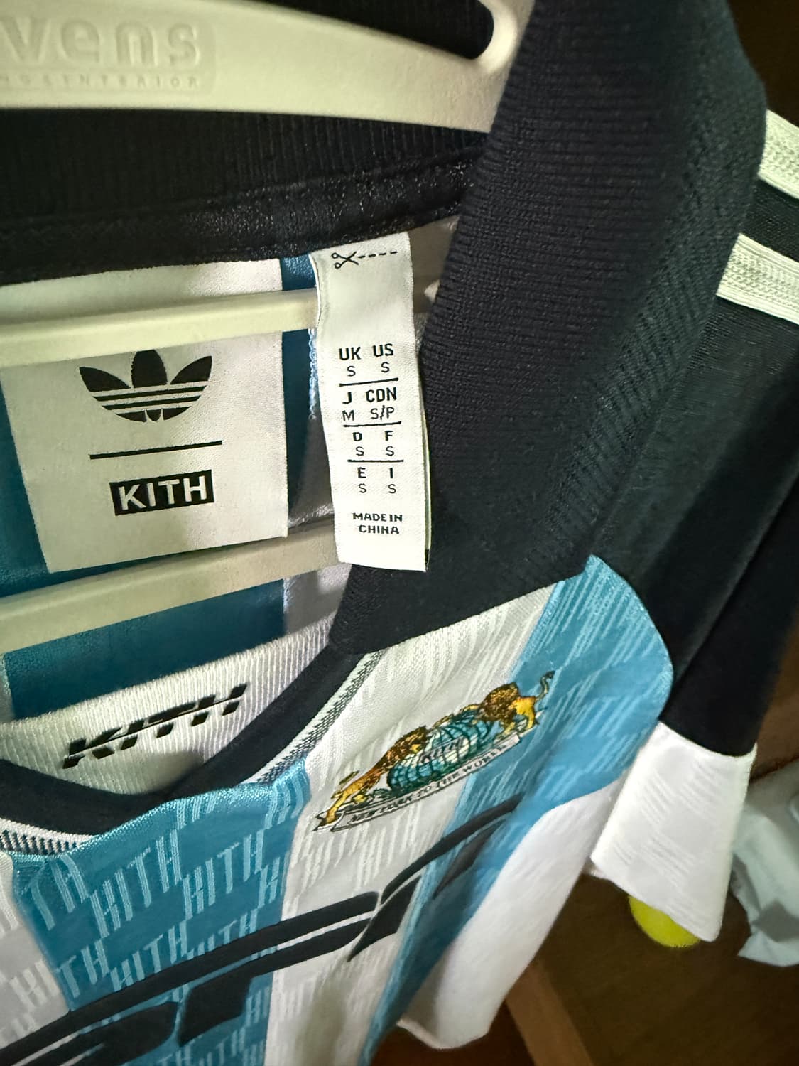 키스(KITH) x 아디다스 풋볼 저지 블록코어 상품이미지2