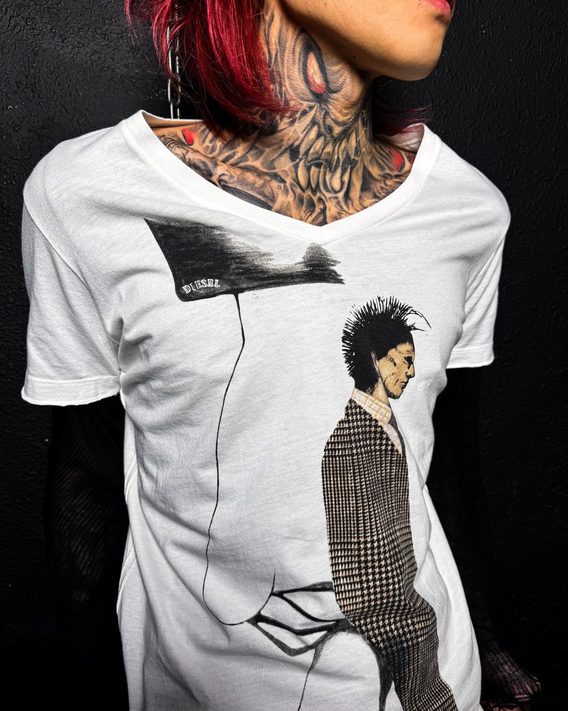 DIESEL Gold – Graphic V-Neck T-Shirt  상품이미지2