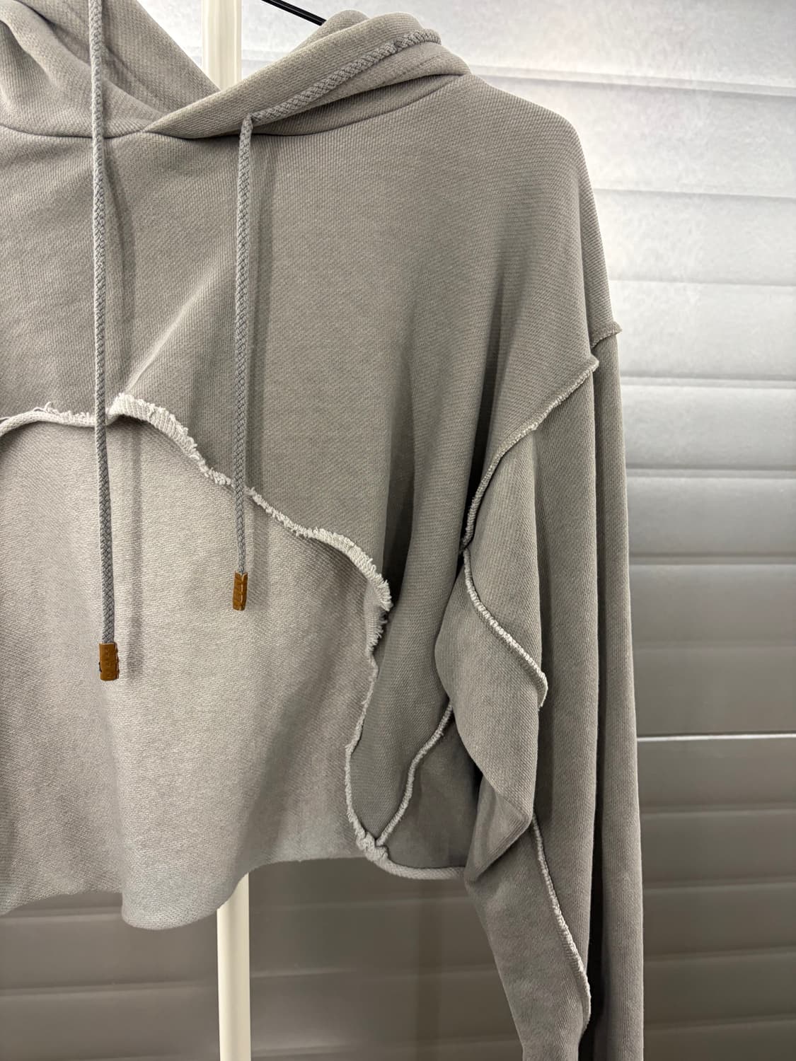 The Ilma crop unbalance hoodie F 상품이미지3