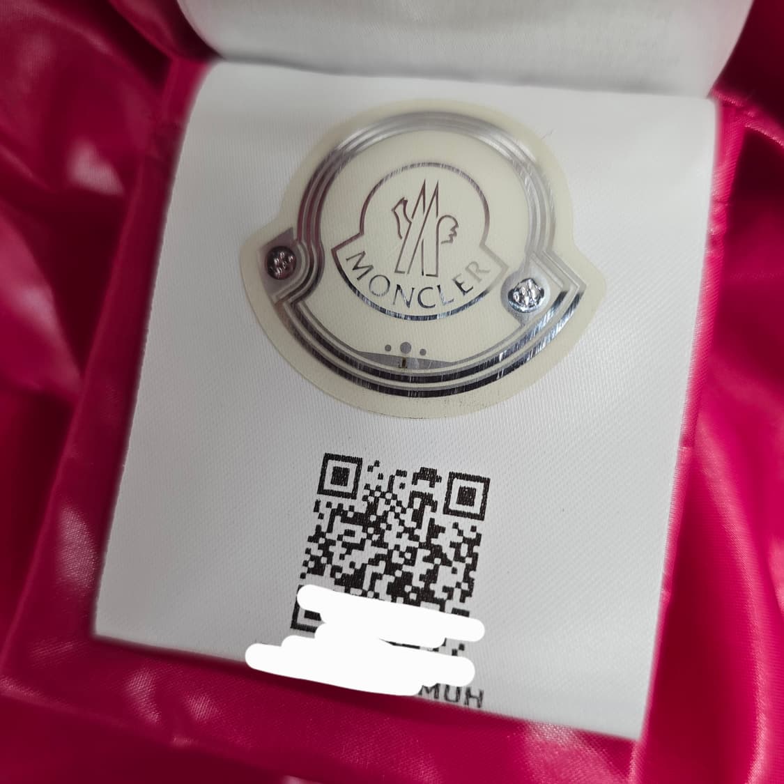 몽클레어 여성 핑크 벨벳 숏 패딩 0사이즈 판매 상품이미지8