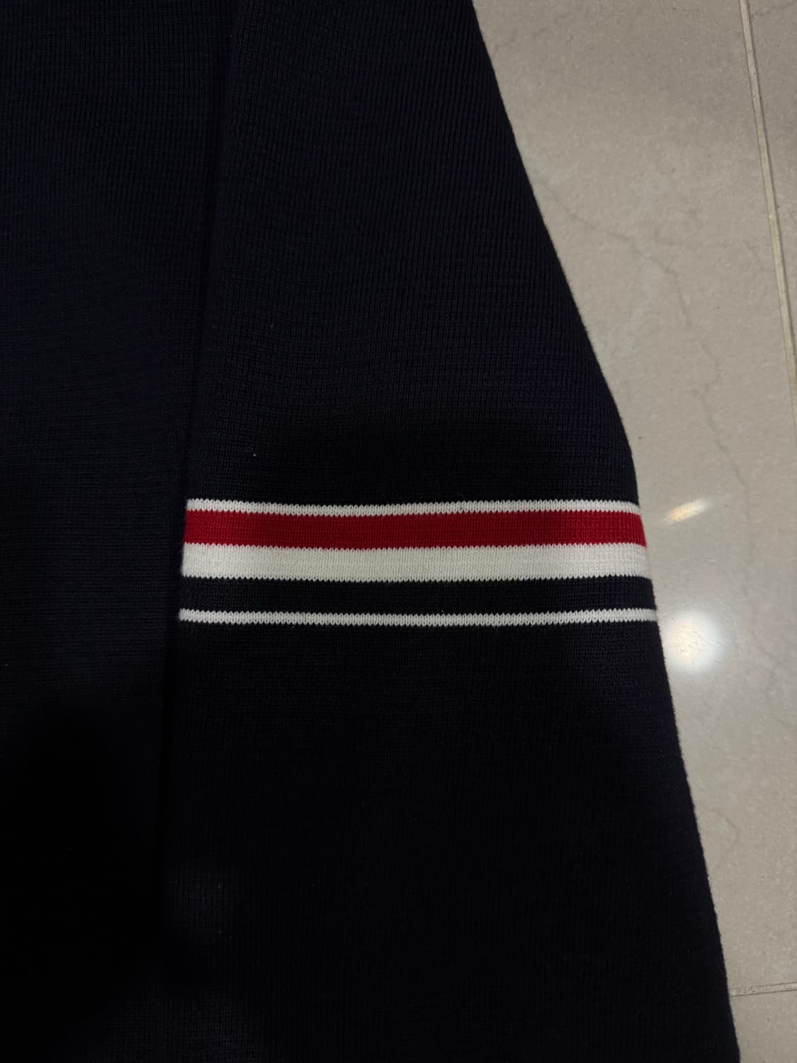 [당일출고,25FW]톰브라운 밀라노스티치 암밴드 니트 상품이미지3