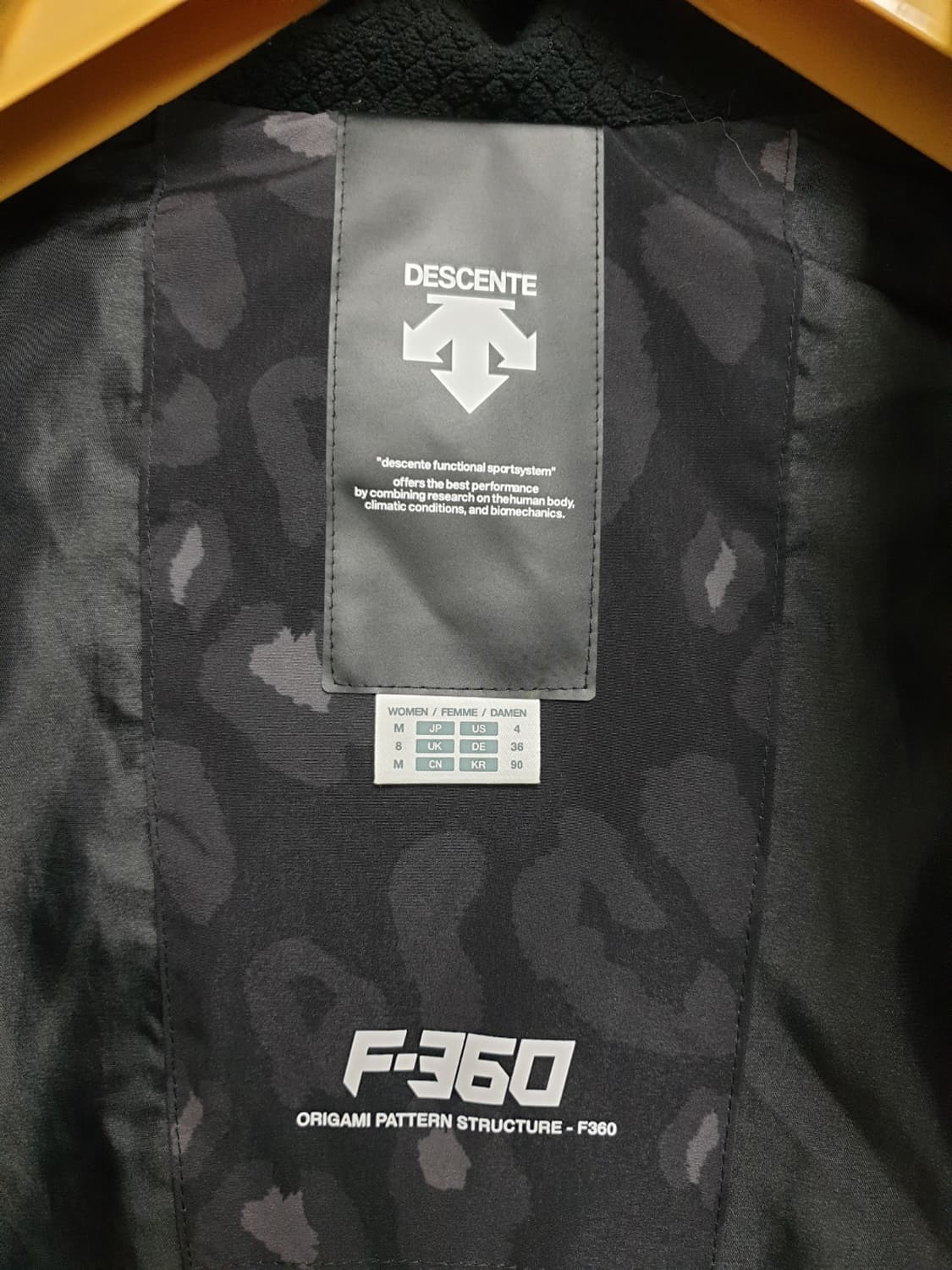 데상트 여성패딩 우먼스 스키 슬림형 미드 다운자켓 90 상품이미지8