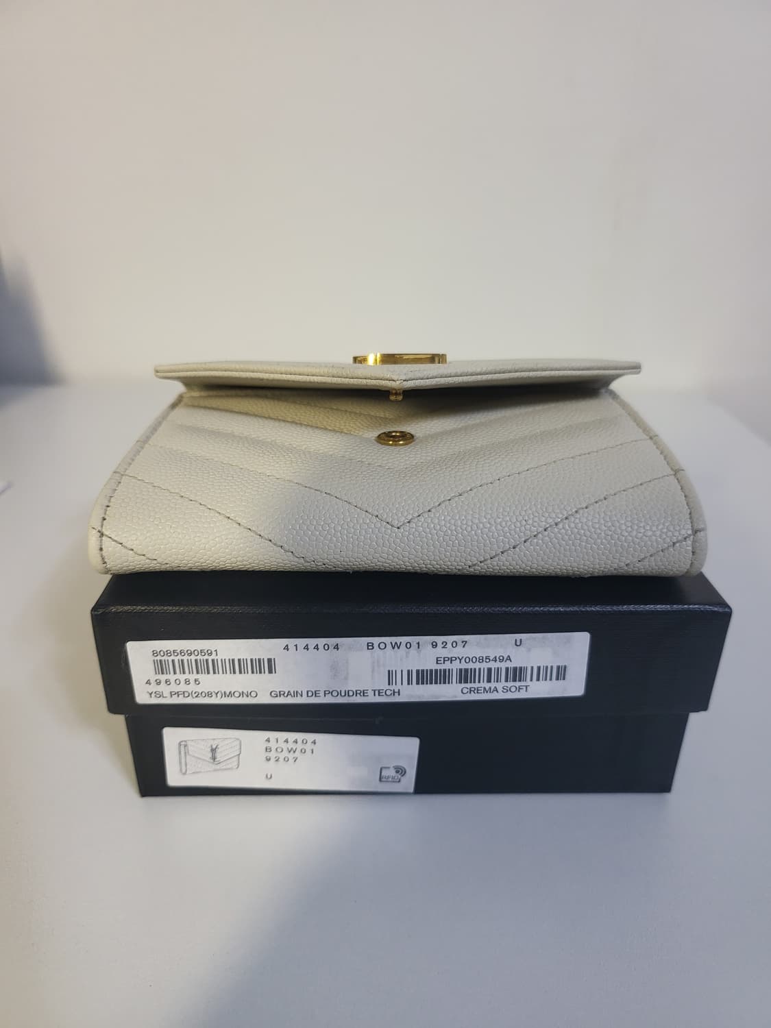 생로랑 모노그램 플랩 반지갑  상품이미지3
