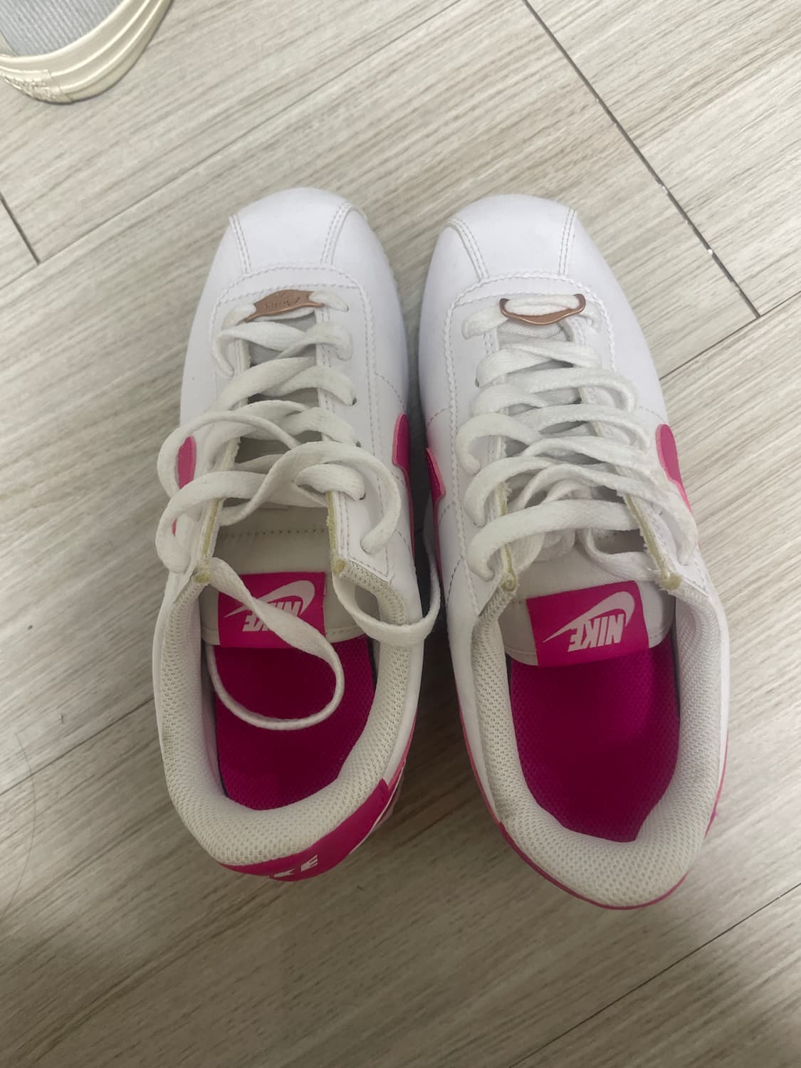 나이키 코르테즈 흰핑 235mm 상품이미지1