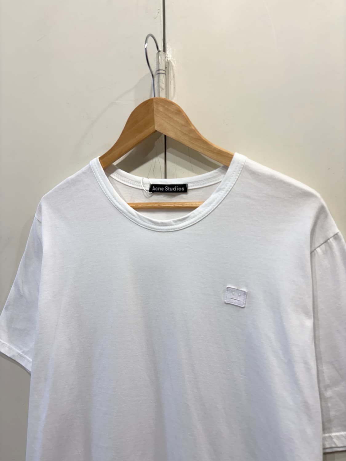 아크네 스튜디오 페이스 로고 반팔 티셔츠 상품이미지2