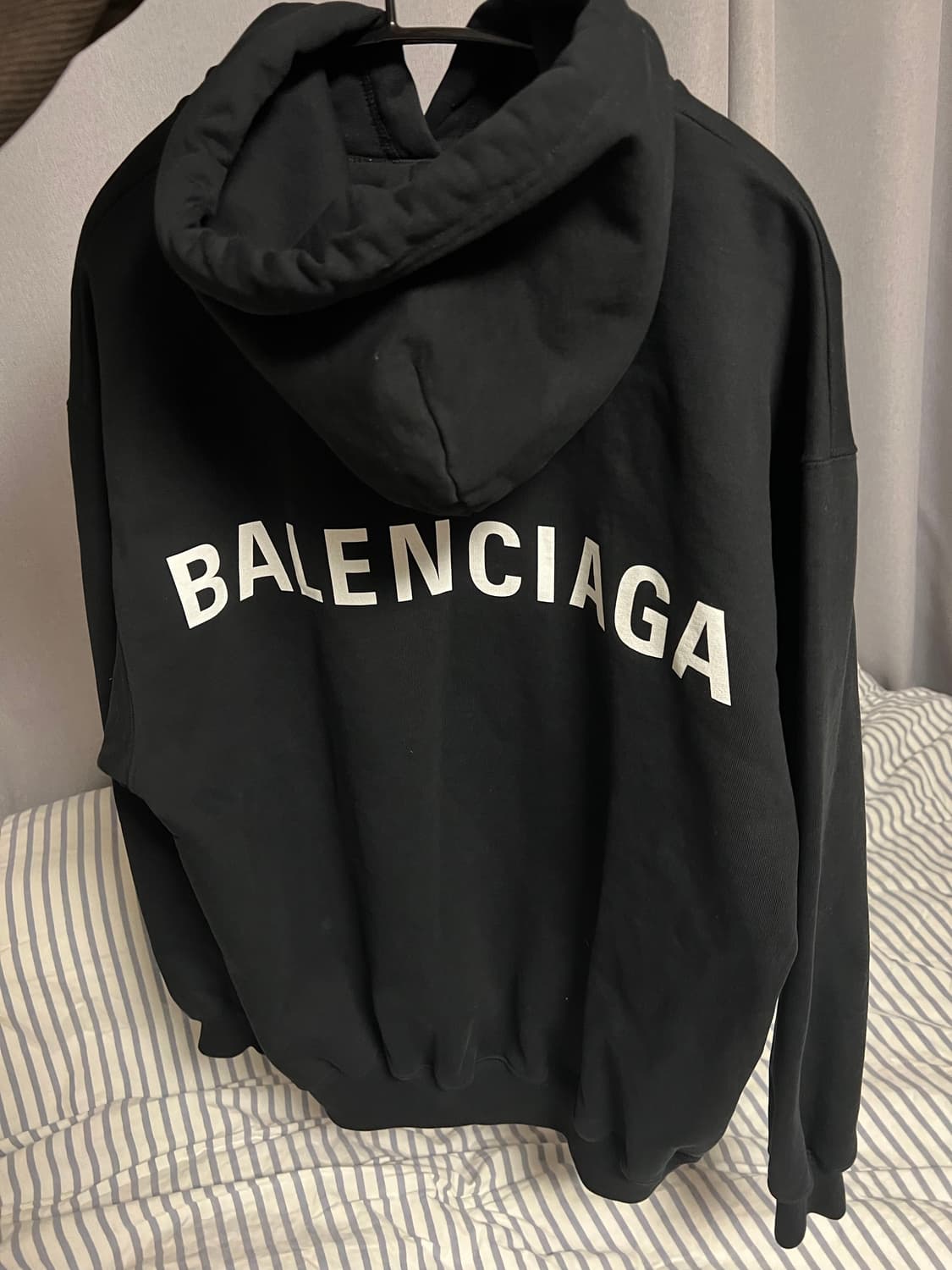 발렌시아가 백로고 후드티 상품이미지1