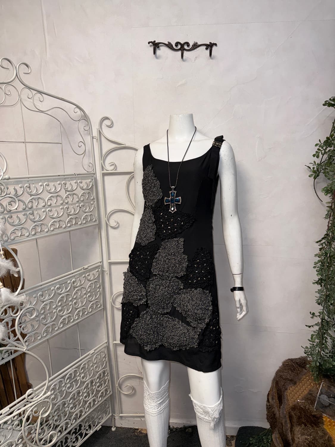 Black pleats flower back slit silk ops 상품이미지6