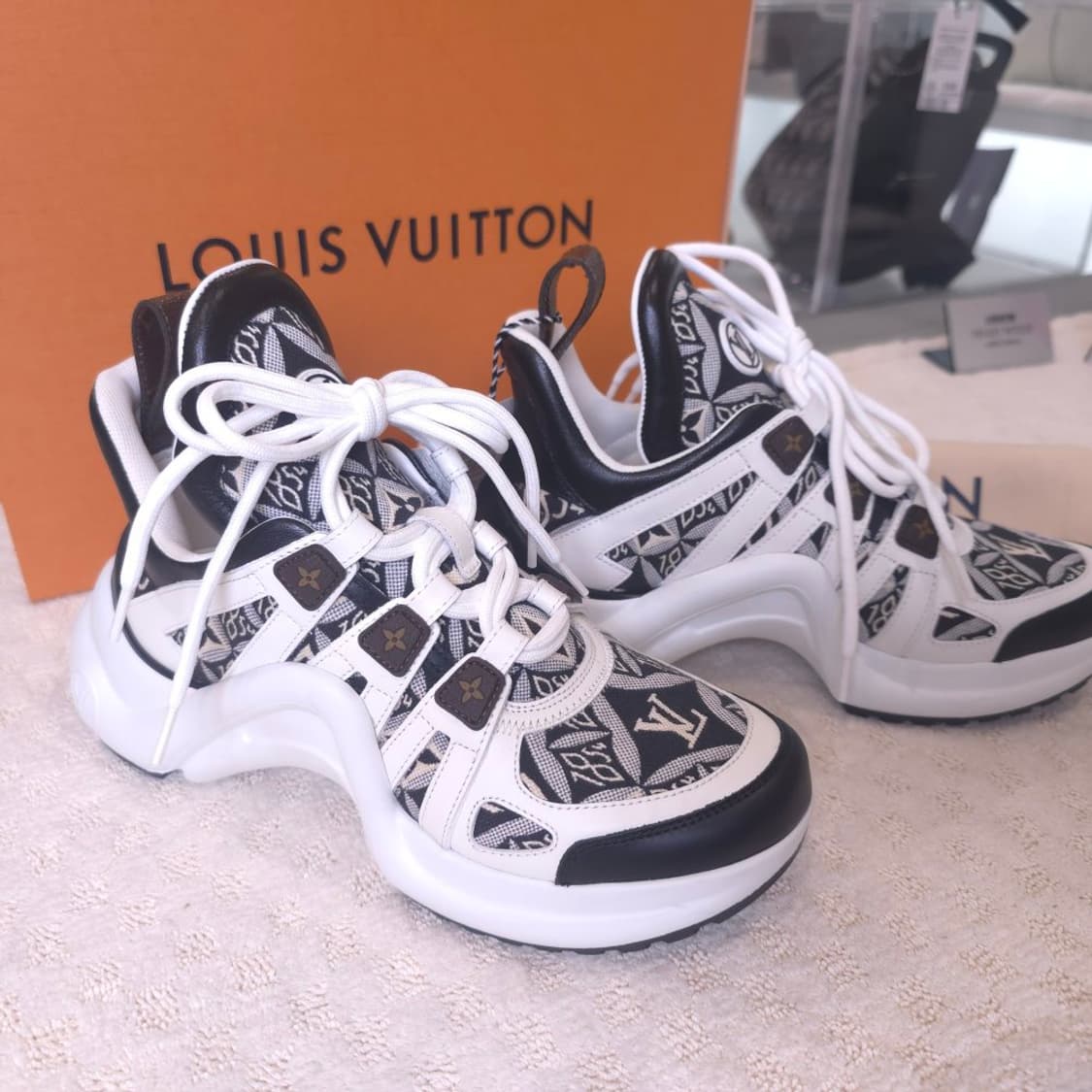 [중고/정품] 루이비통 LV 아치라이트 스니커즈 Since 1854 상품이미지2