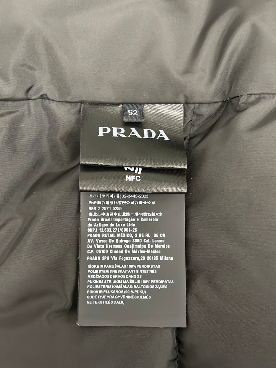 프라다 트라이앵글로고 패딩 52 블랙 상품이미지6