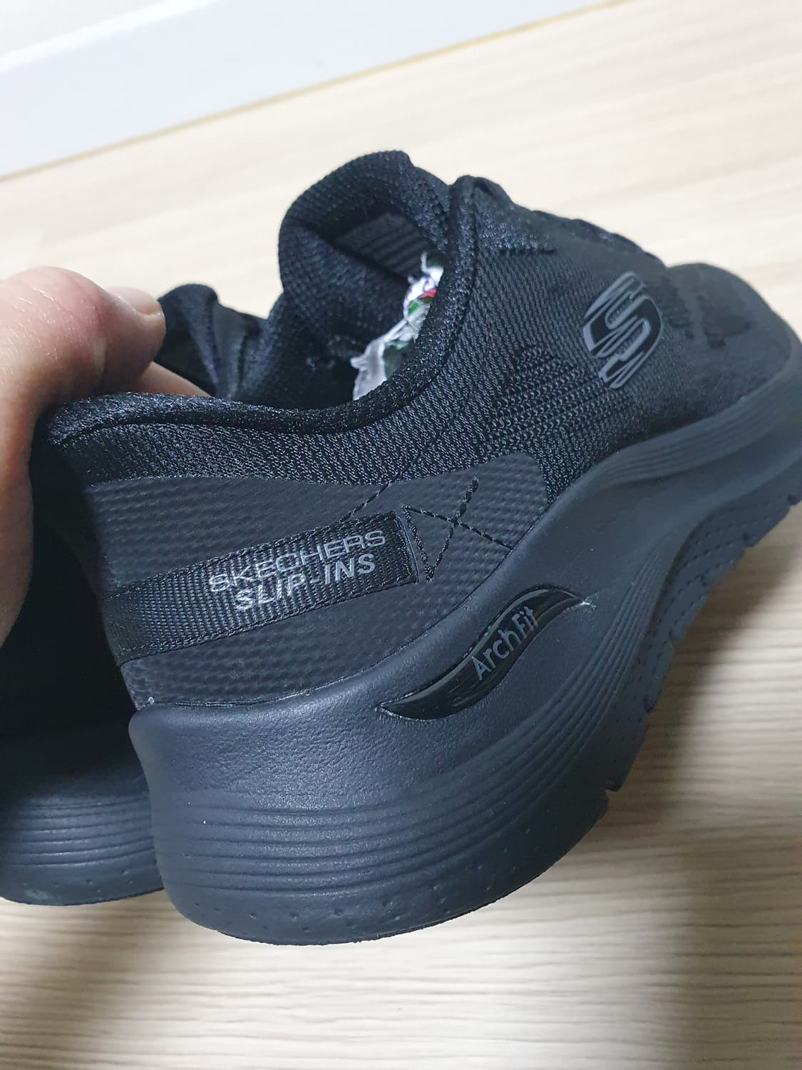 스케쳐스 아치핏 올블랙 운동화 245 상품이미지6