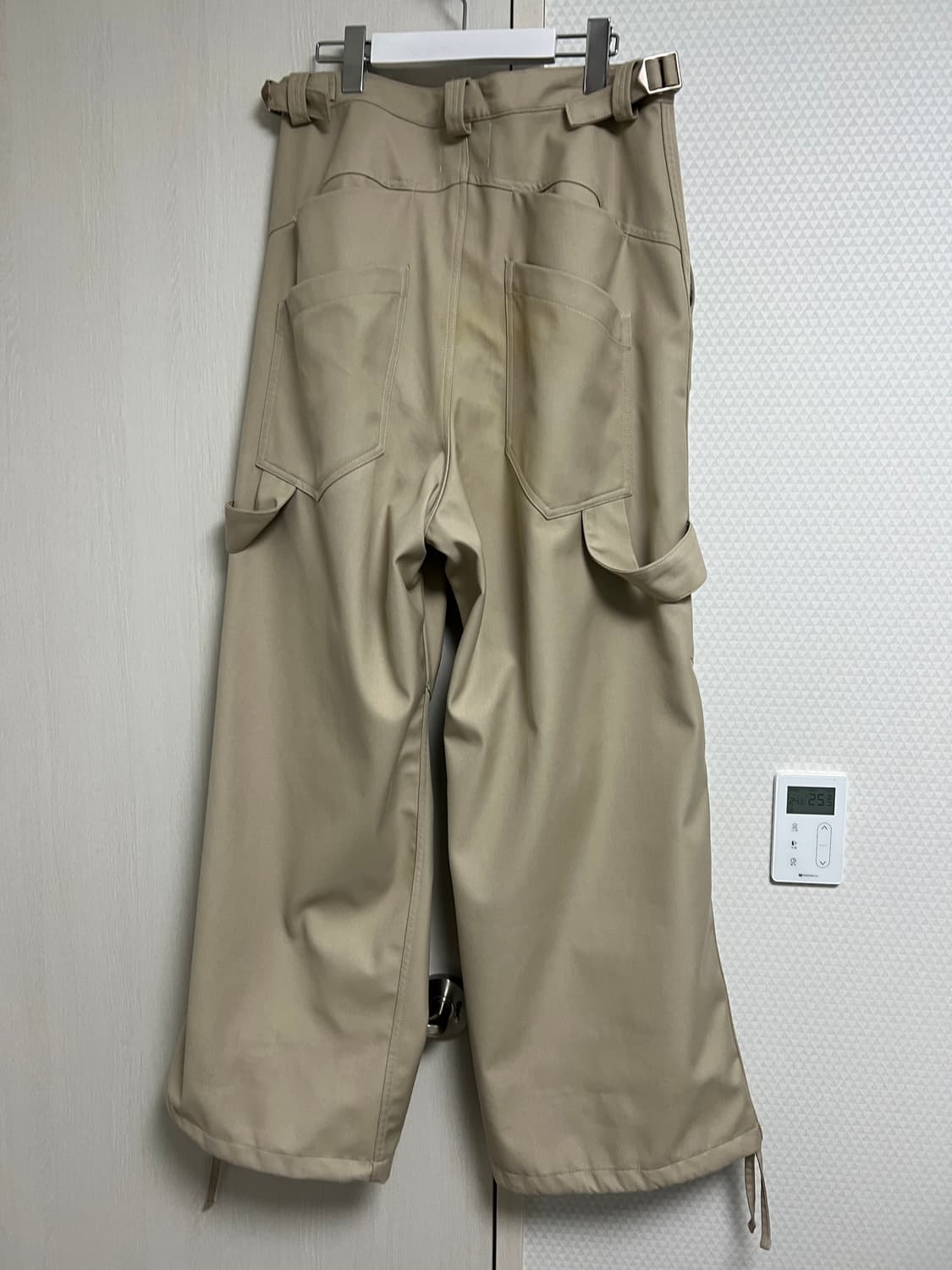 카미엔 코인서울 247 올데이 슬랙스 베이지 2사이즈 팝니다 상품이미지2