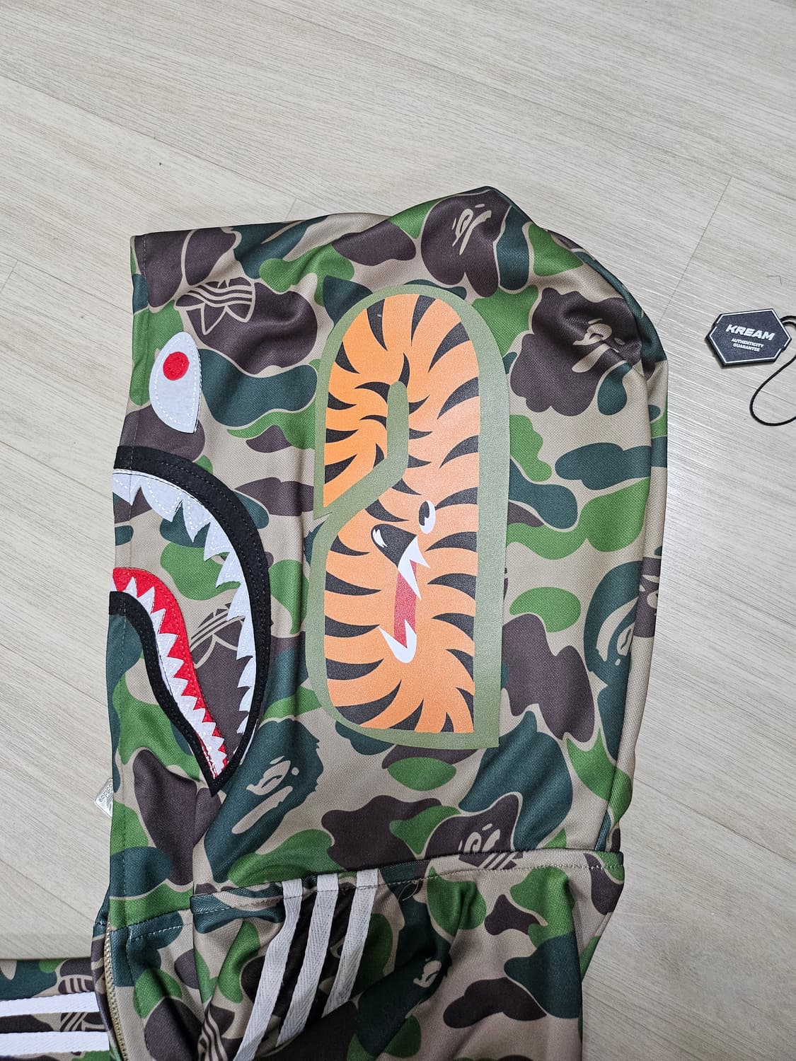 아디다스 x 베이프 샤크 트랙 후드 자켓 크루 그린 상품이미지4