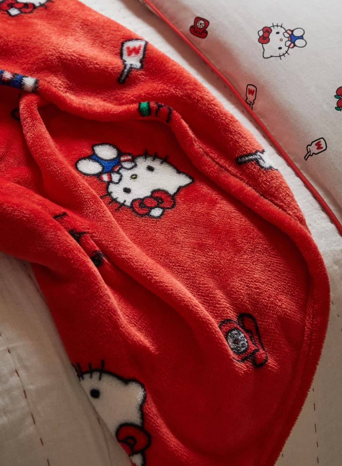 h&m 헬로키티 담요 국내재고x 상품이미지1