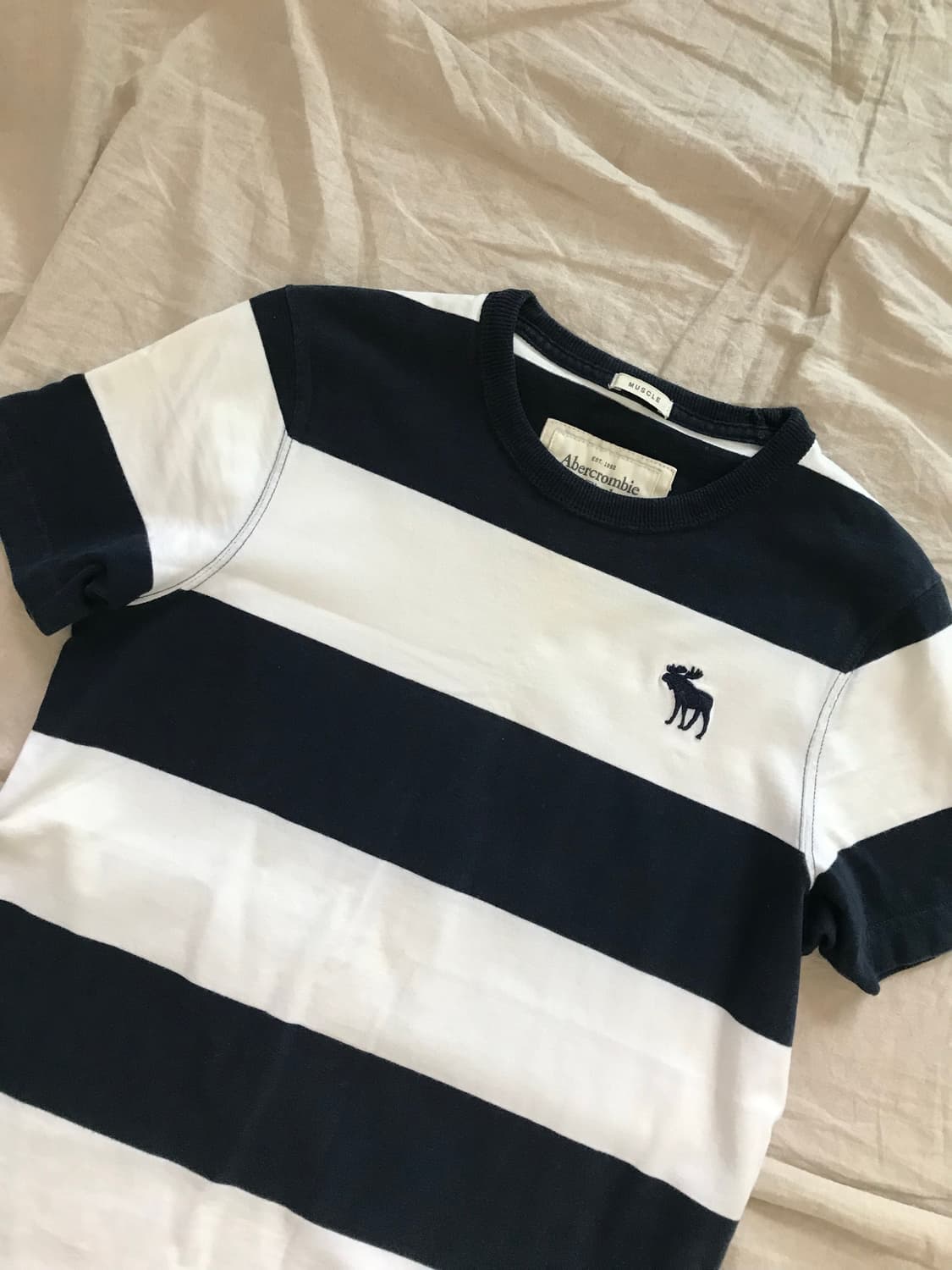 아베크롬비 산양 로고 단가라 반팔티 상품이미지5