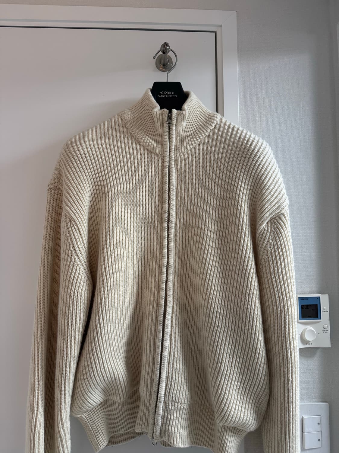 아모멘토 풀니들집업 에크루 M 상품이미지3