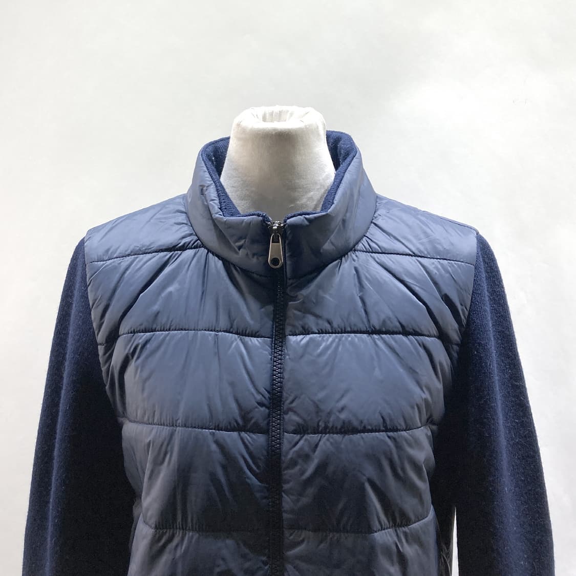헤지스 여성패딩니트집업자켓 네이비 90  상품이미지2