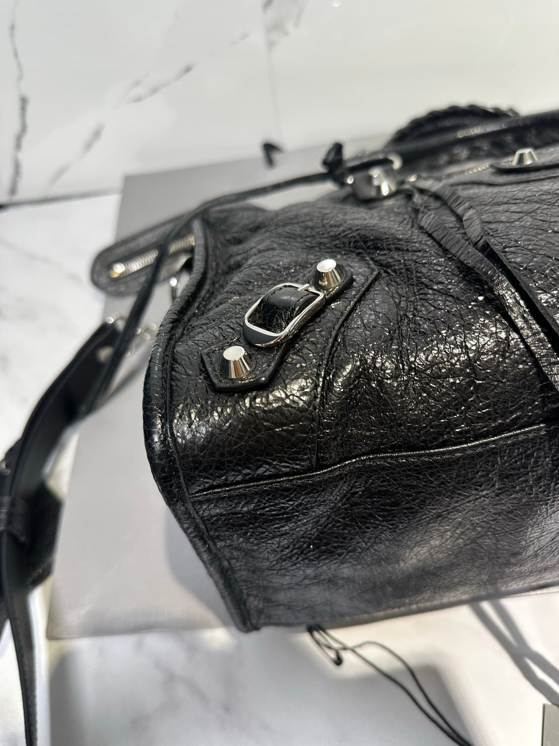 [SA 정품] 발렌시아가 시티 모터백 미디움 블랙 상품이미지6