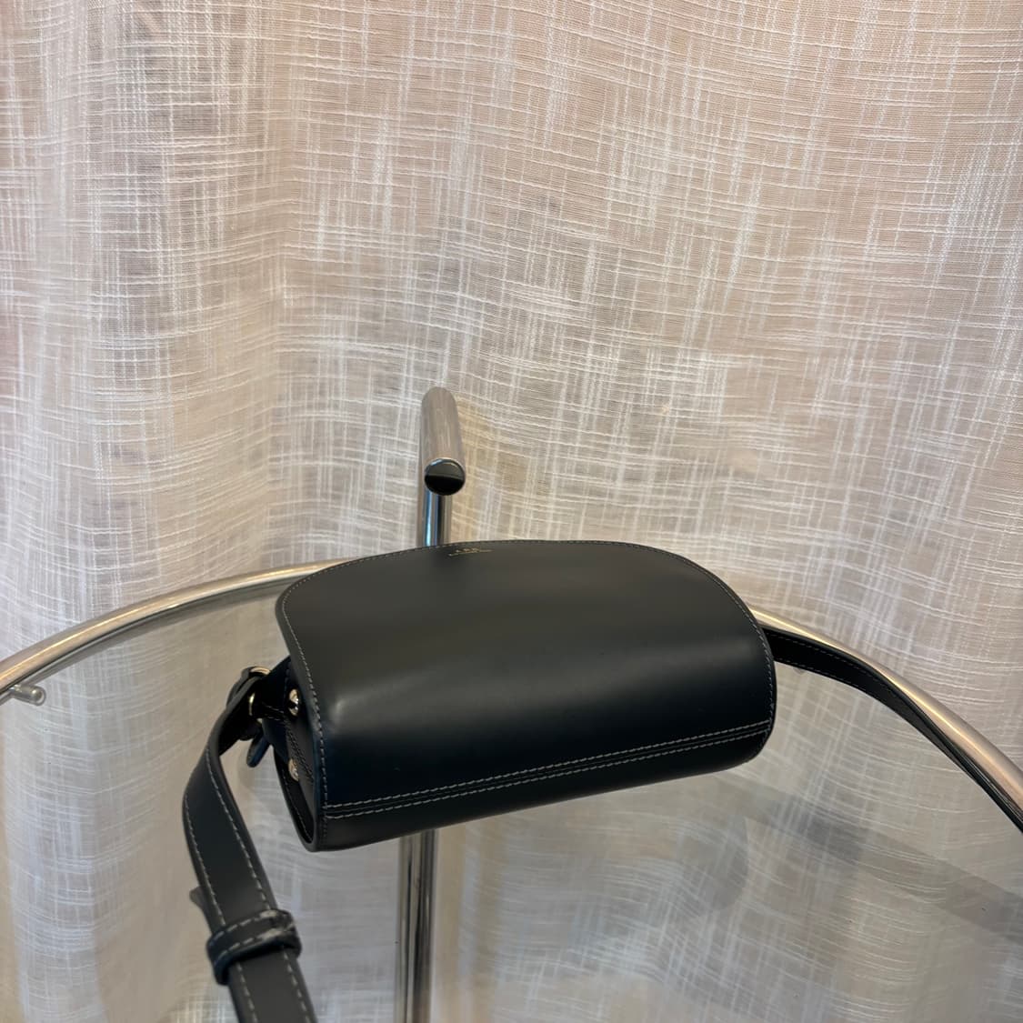 정품 아페쎄 하프문 미니 크로스백   상품이미지8