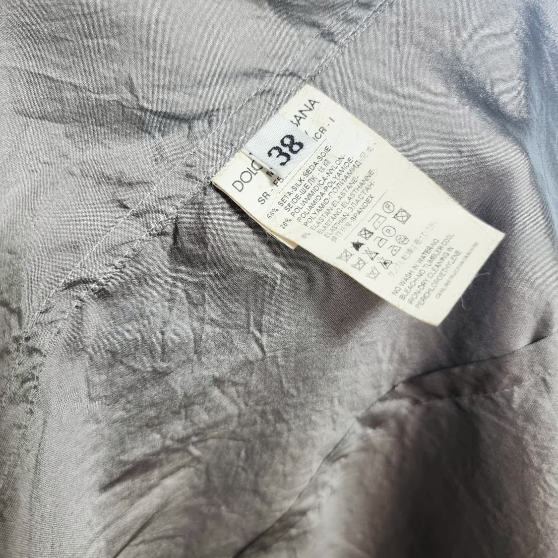 돌체앤가바나 실크66 메탈릭실버 리본타이 링클 블라우스 (55) 상태최상 상품이미지9