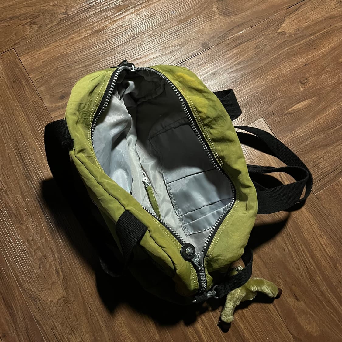 키플링 네온그린 크로스백 상품이미지3