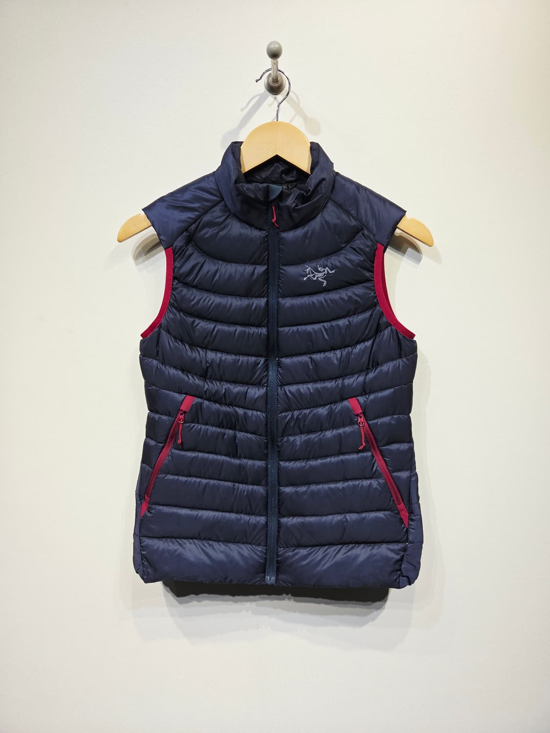 아크테릭스 세리움 LT 구스다운 베스트 네이비 상품이미지2