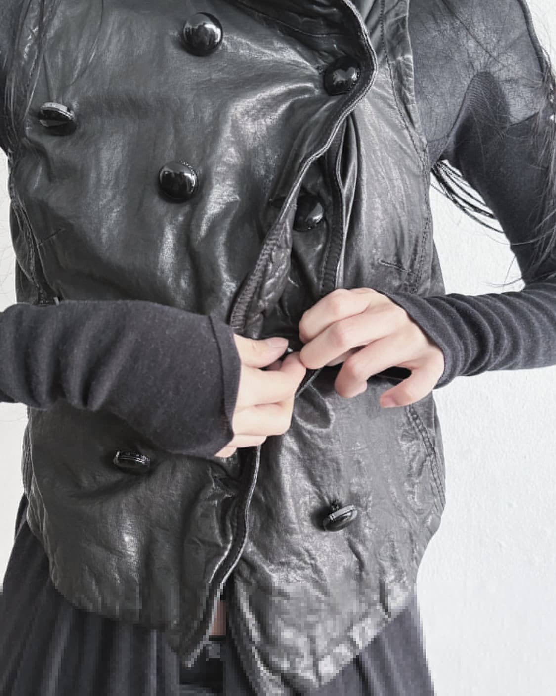 카렌 밀렌 아방가르드 하이넥 드레이프 나폴레옹 레더 베스트 상품이미지3