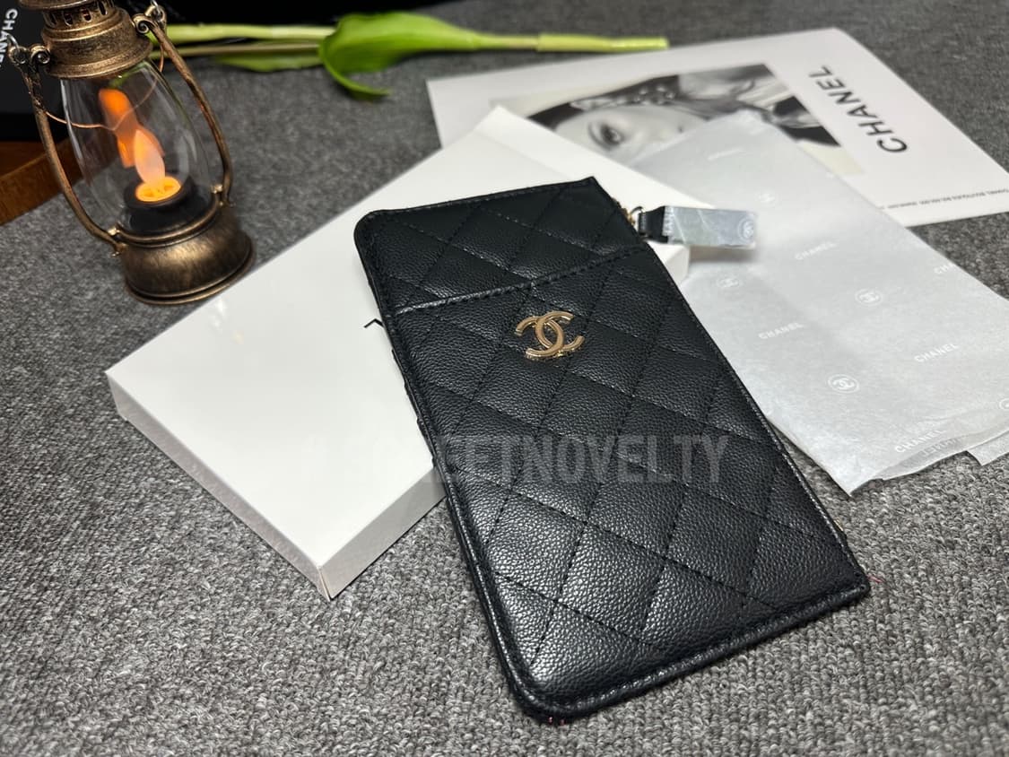 샤넬뷰티 캐비어 클래식 폰 홀더 파우치 블랙 상품이미지10