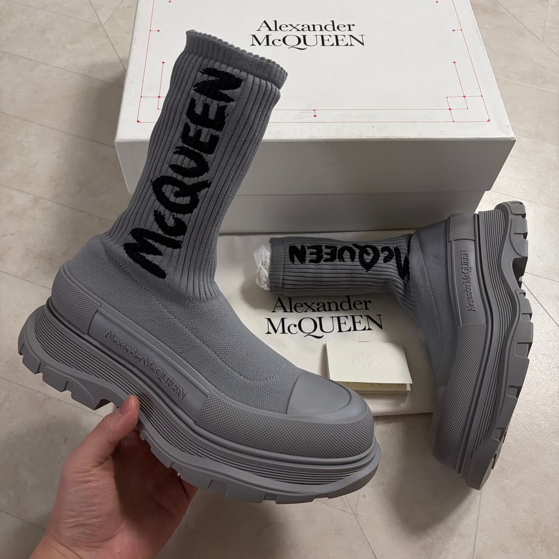 [새상품]알렉산더맥퀸 그래피티 니트 트레드 슬릭 부츠 그레이 상품이미지1