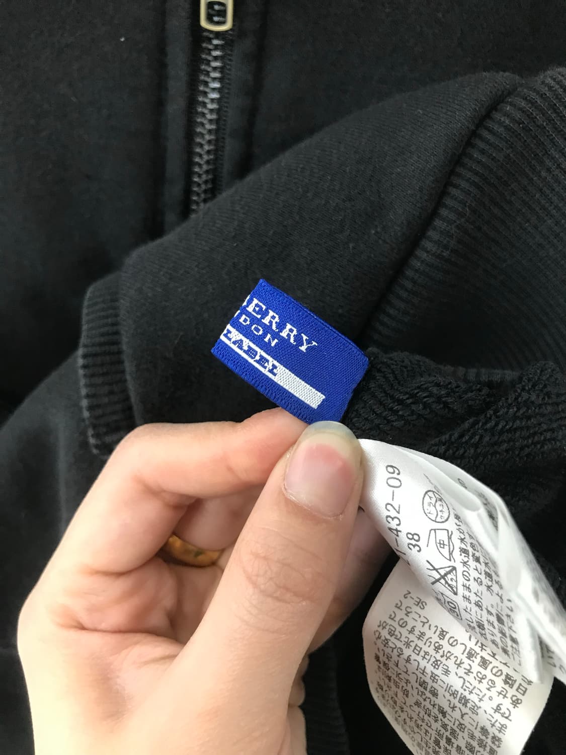 버버리 블루라벨 자수로고 블랙 후드집업 상품이미지8