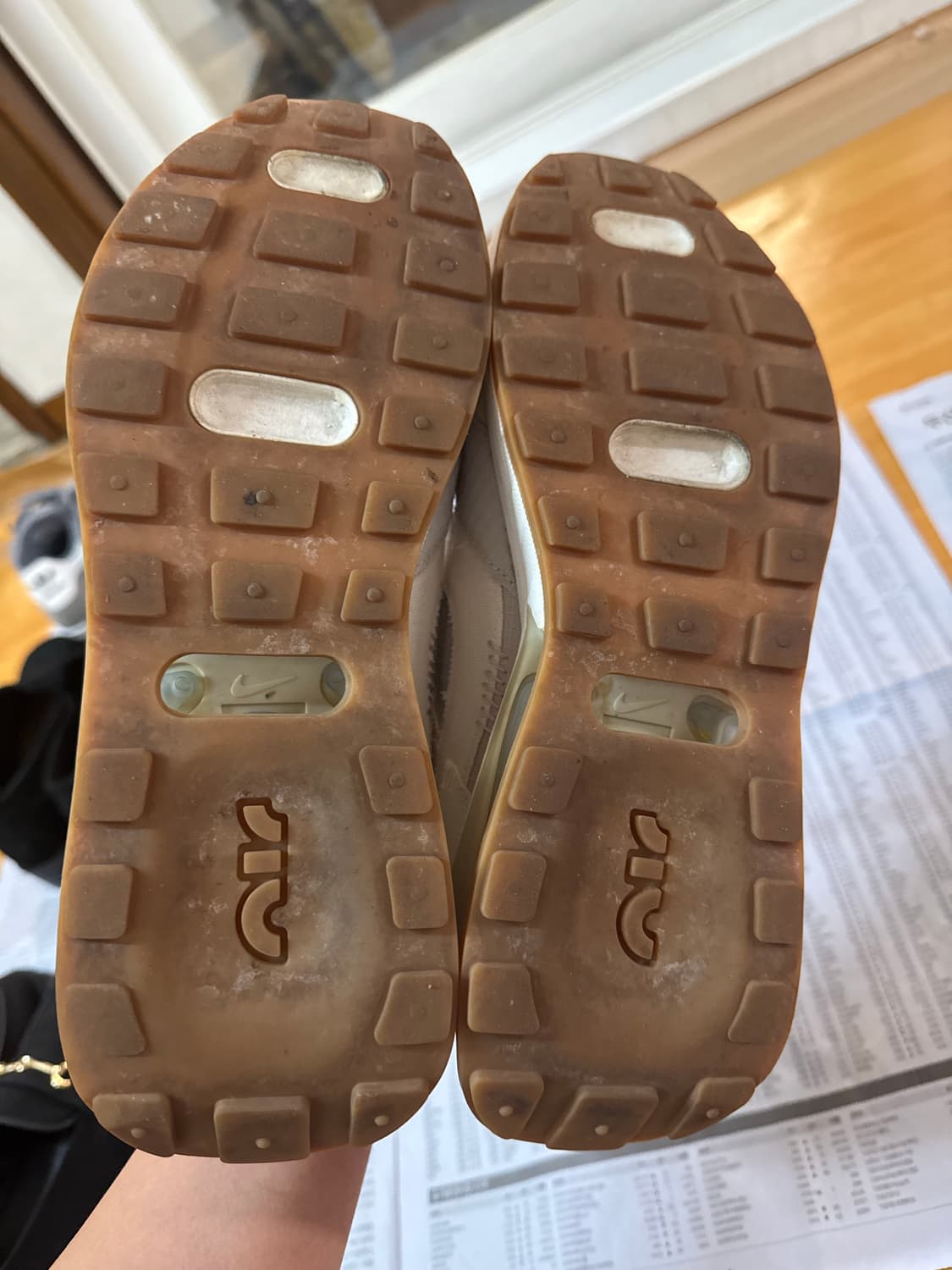 나이키 에어맥스 프리데이 써밋화 255판매합니다!(실착255-260) 상품이미지7