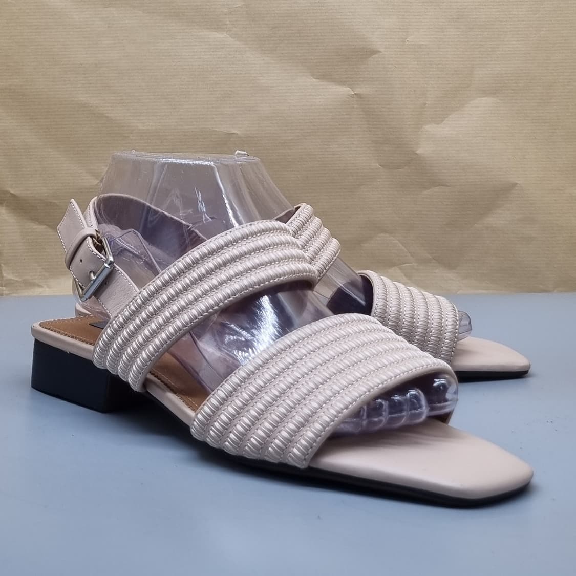 베라왕 여성샌들 실사이즈 250 굽3 상품이미지1