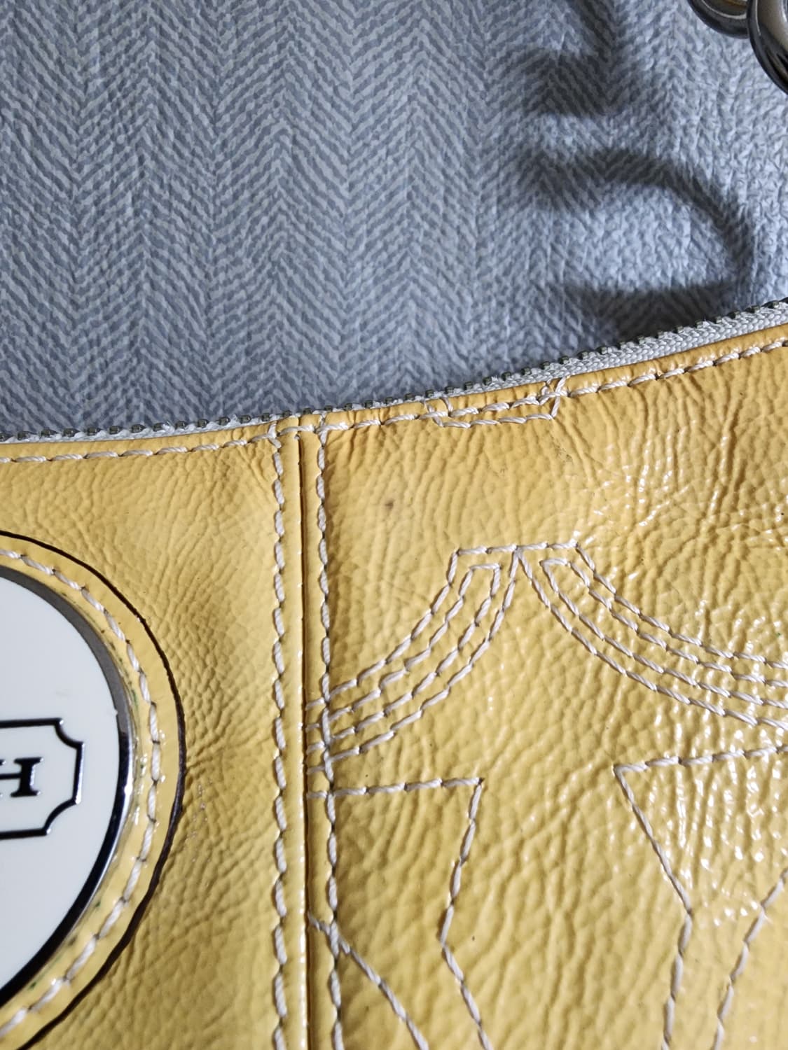 코치 옐로우 시그니처 스티치 숄더백 호보백 상품이미지9