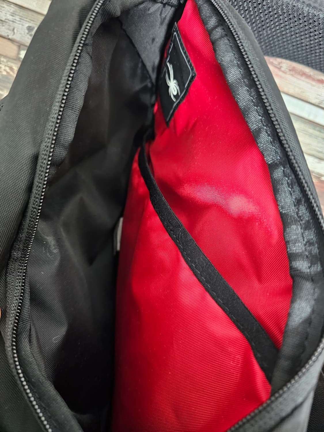 스파이더 블랙 슬링백 가방 상품이미지3