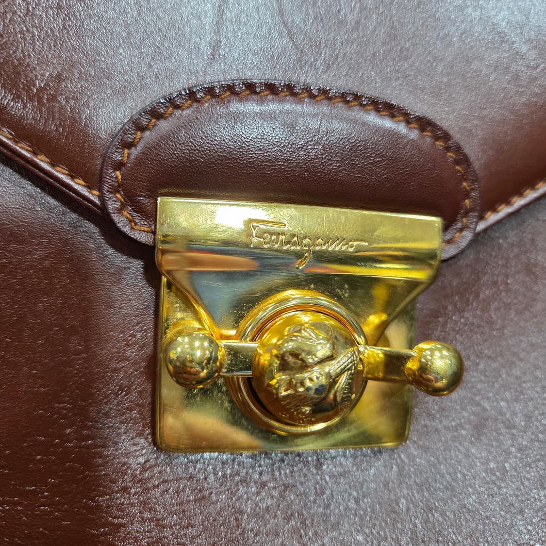 페라가모 미듐 크로스백 상품이미지2