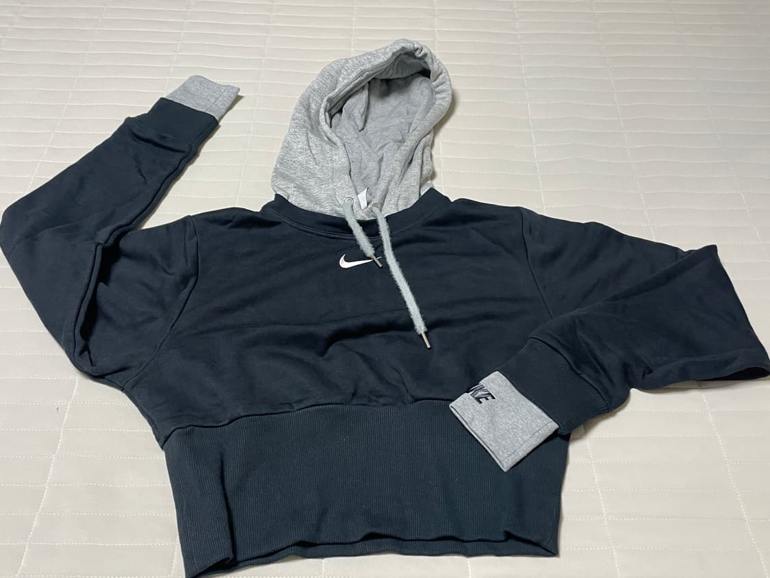 [새상품]나이키 미니 스우시 크롭 밴딩 플리스 숏 후드티 블랙 그레이 상품이미지2