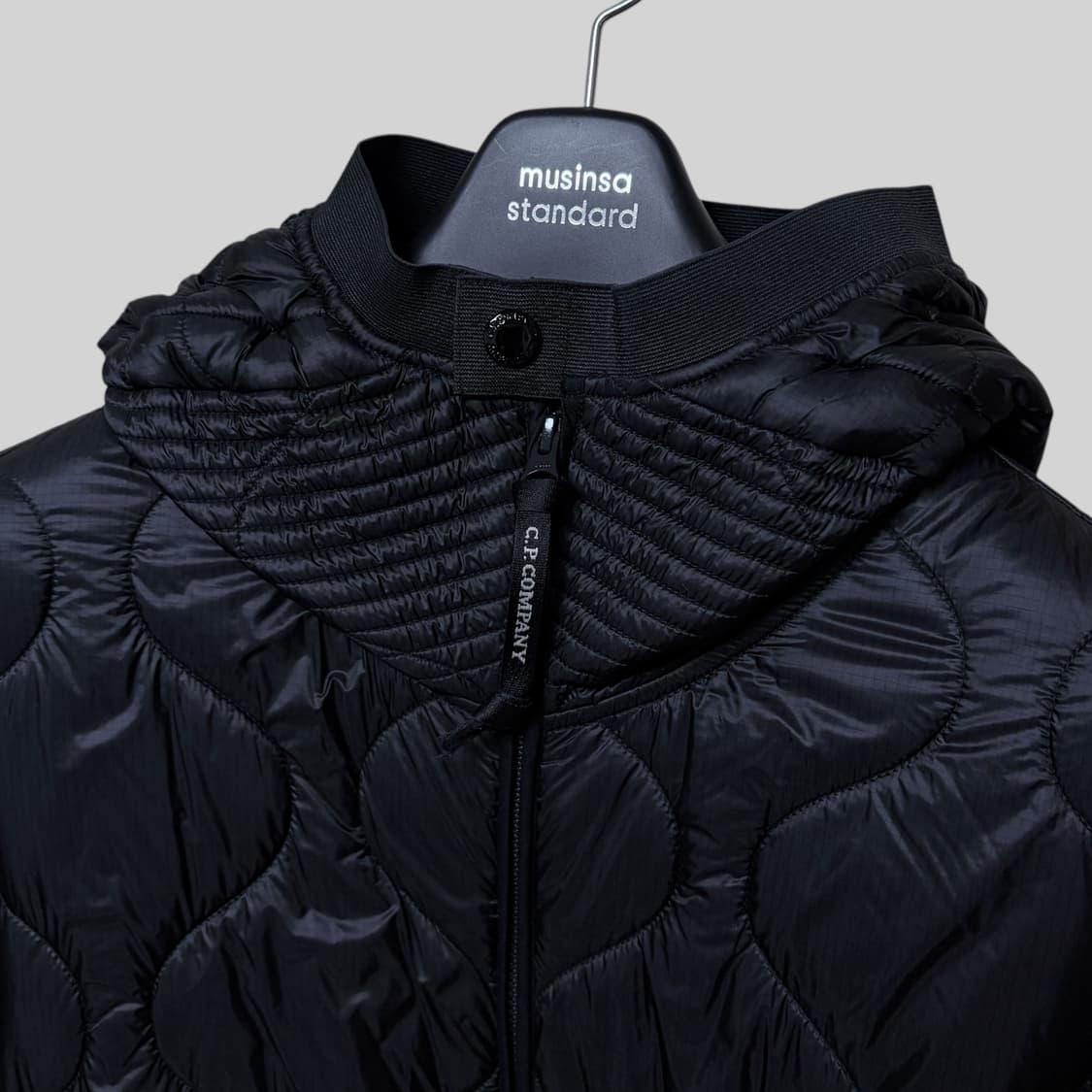 Cp컴퍼니 렌즈 라이너 패딩 블랙 L 상품이미지4