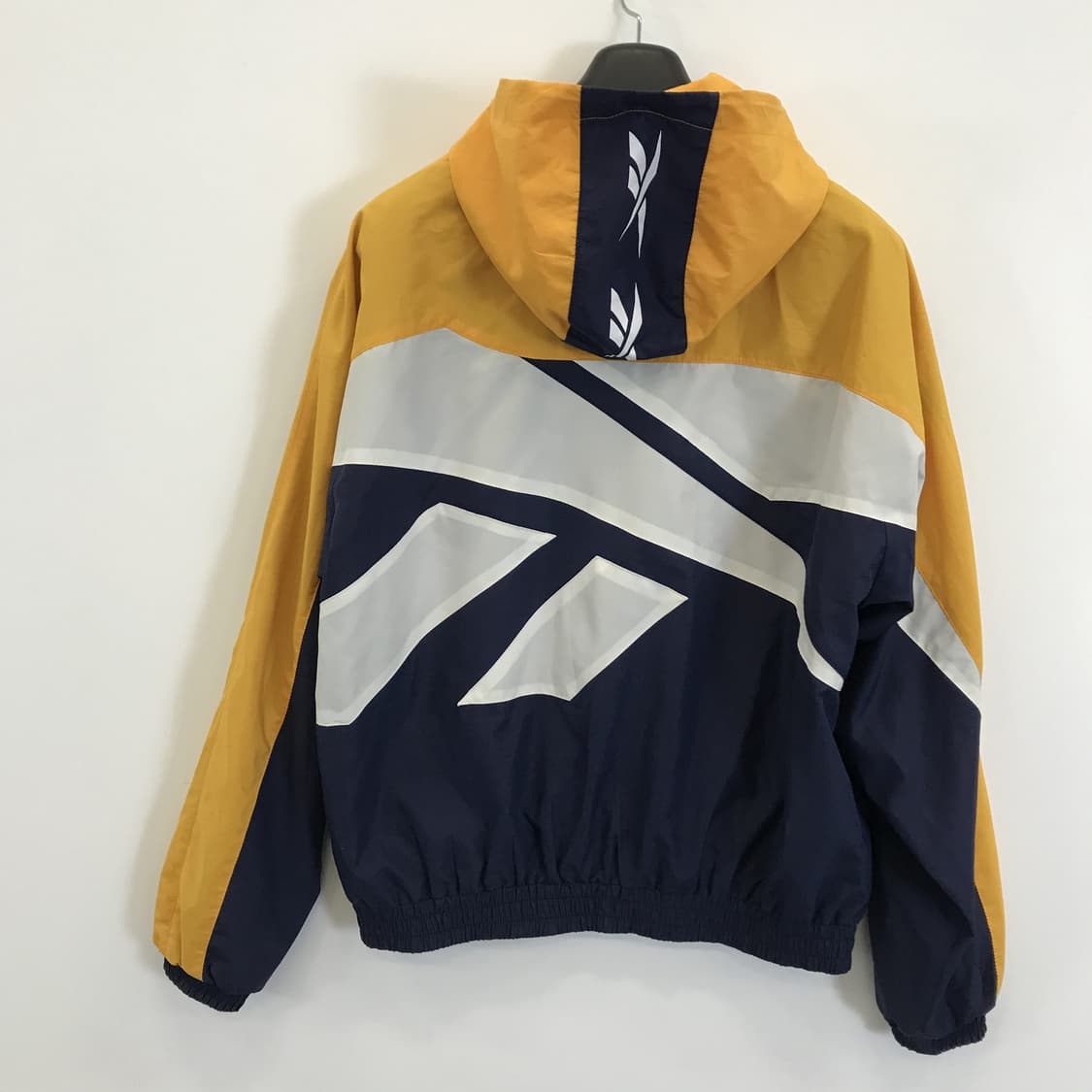 리복 x 크리틱 콜라보 바람막이 [S] 상품이미지4