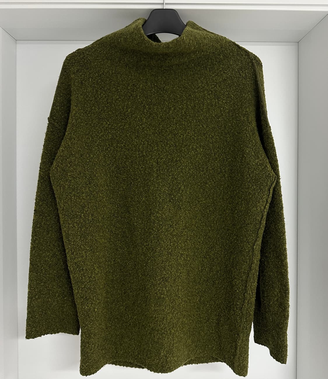 [COS 코스] 여성 터틀넥 부클레 올리브 그린 니트 상품이미지7